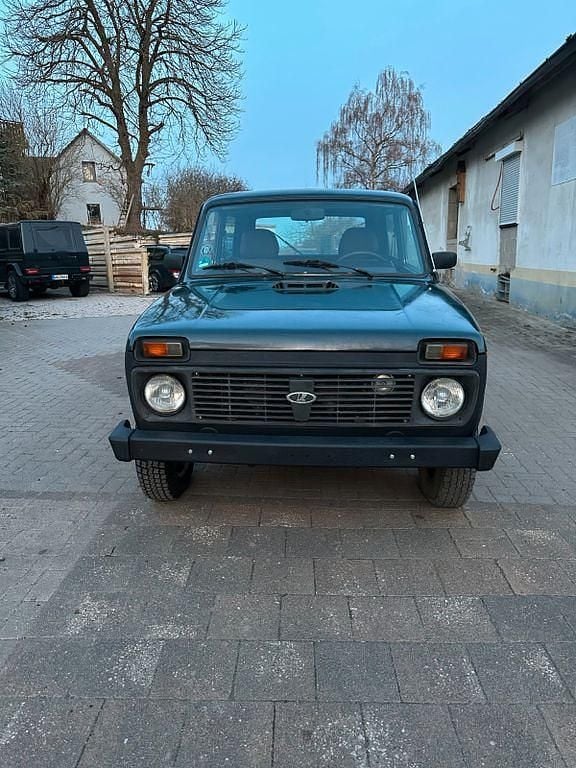 Second-hand Lada niva 82 CP (60 kW) 2009 Verde SUV