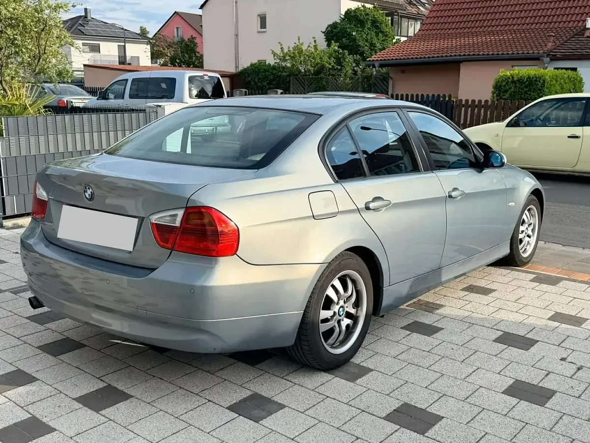 Brugt BMW 318 129 HK (94 kW) 2007 Sølv Sedan