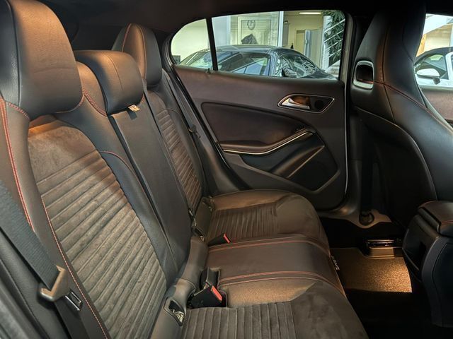 Gebraucht Mercedes GLA220 AMG line 170 PS (125 kW) 2014 Polarsilber  metalliclack SUV