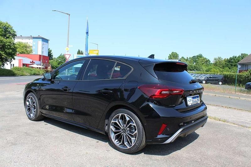 Gebraucht Ford Focus ST-Line X 155 PS (114 kW) 2023 Obsidianschwarz metallic Limousine