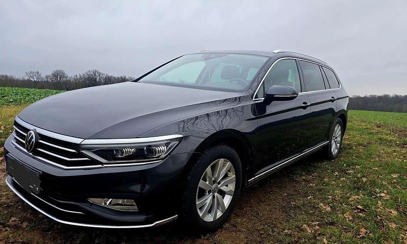 Grau Gebraucht 2021 VW Passat Elegance Kombi | 22.990 € (Guter Preis) - Bild 1/4
