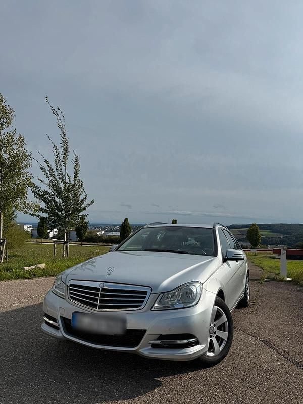 Silber Gebraucht 2012 Mercedes C200 Kombi | 7.200 € - Bild 1/4