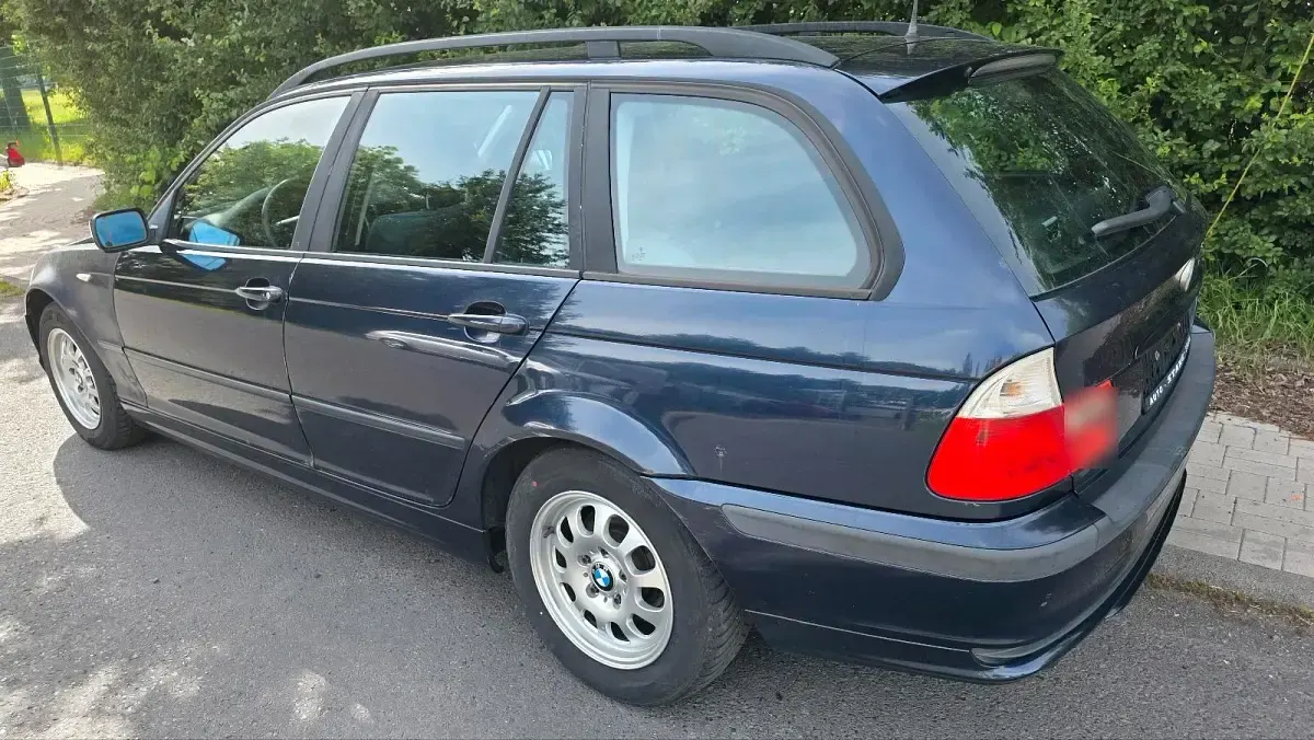 Gebraucht BMW 318 85 PS (62 kW) 2004 Blau Kombi