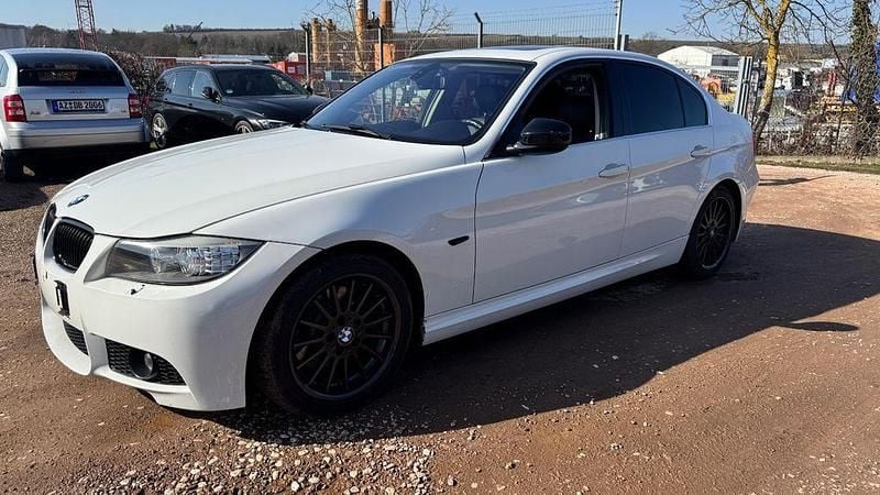 Gebraucht BMW 330 Sport Line 245 PS (180 kW) 2010 Weiß Limousine