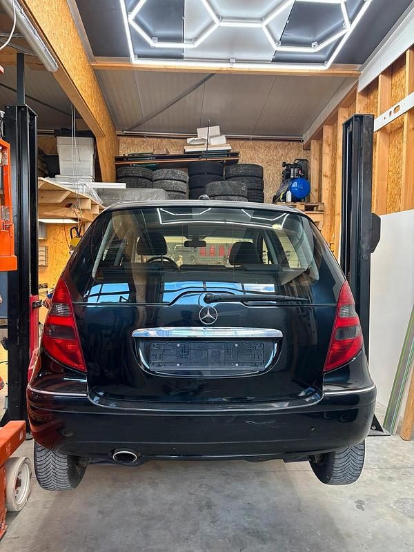 Gebraucht Mercedes A170 Avantgarde 116 PS (85 kW) 2005 Schwarz Kleinwagen