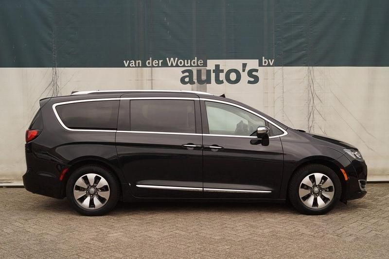 Gebraucht Chrysler Pacifica 262 PS (192 kW) 2018 Schwarz Van / Kleinbus