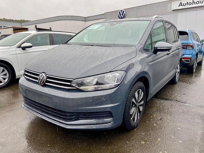 Grau Gebraucht 2024 VW Touran Move Van / Kleinbus | 36.980 € (Etwas zu teuer) - Bild 1/4