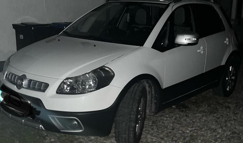Weiß Gebraucht 2012 Fiat Sedici SUV | 5.000 € (Fairer Preis) - Bild 1/4