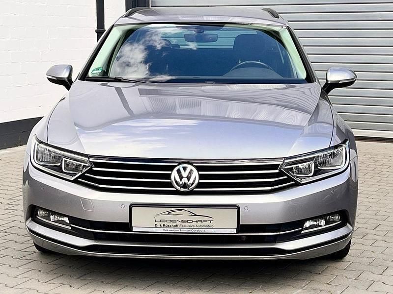 Silber Gebraucht 2019 VW Passat Comfortline Kombi | 13.600 € (Guter Preis) - Bild 1/4