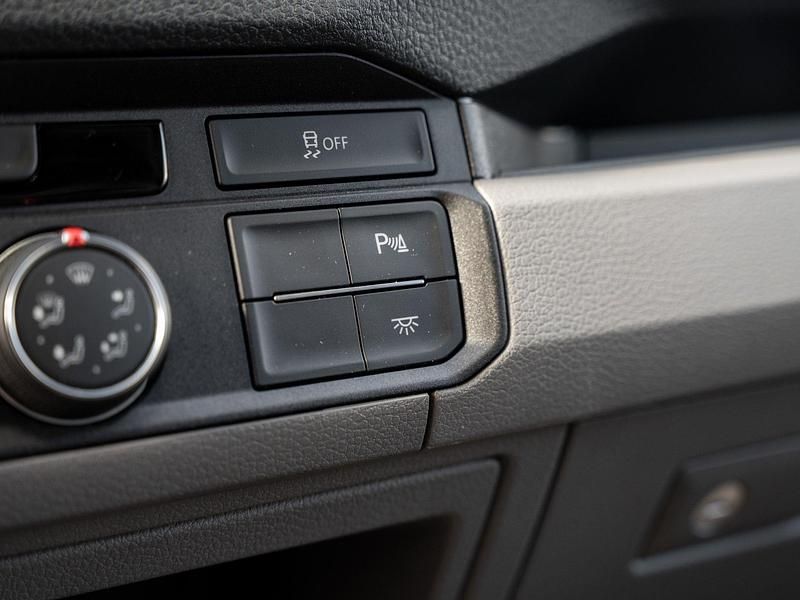 Gebraucht VW Crafter 140 PS (102 kW) 2024 Weiß Van