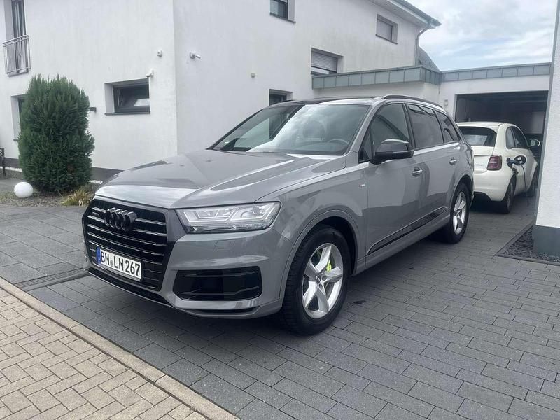 Grau Gebraucht 2015 Audi Q7 Comfort SUV | 28.599 € (Etwas zu teuer) - Bild 1/4