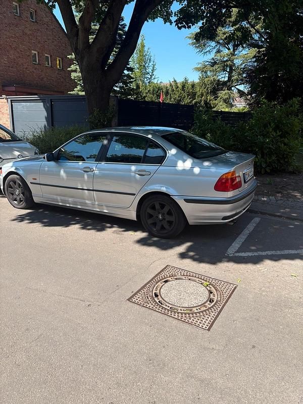 Silber Gebraucht 2000 BMW 325 Limousine | 1.999 € (Superpreis) - Bild 1/4