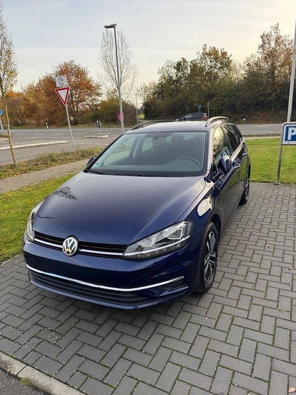 Blau Gebraucht 2020 VW Golf VII United Kombi | 16.900 € (Etwas zu teuer) - Bild 1/4