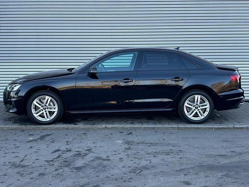 Second-hand Audi A4 Advanced Plus 204 CP (150 kW) 2025 Negru Berlinǎ