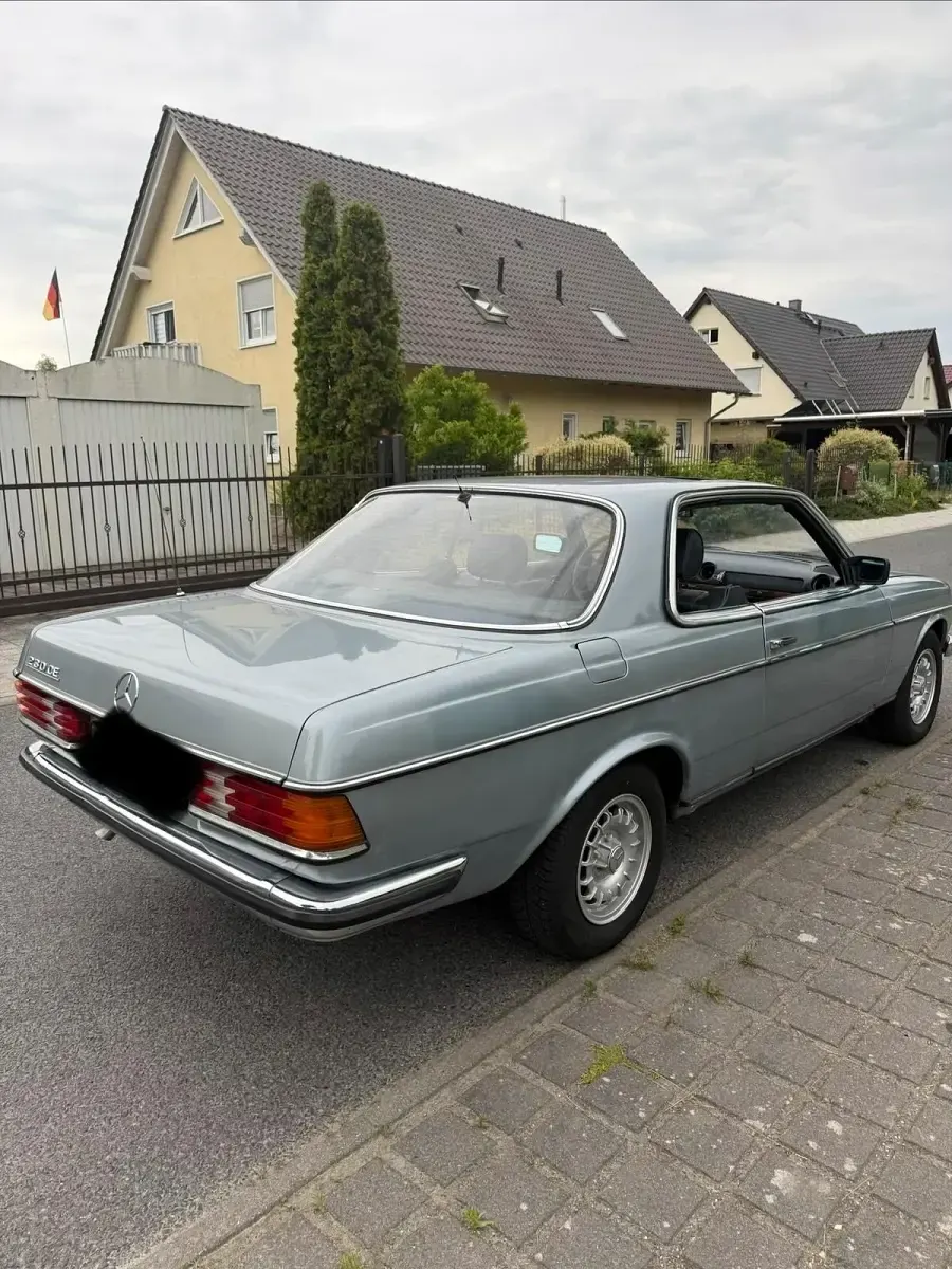 Gebraucht Mercedes 230 136 PS (100 kW) 1981 Blau Coupé