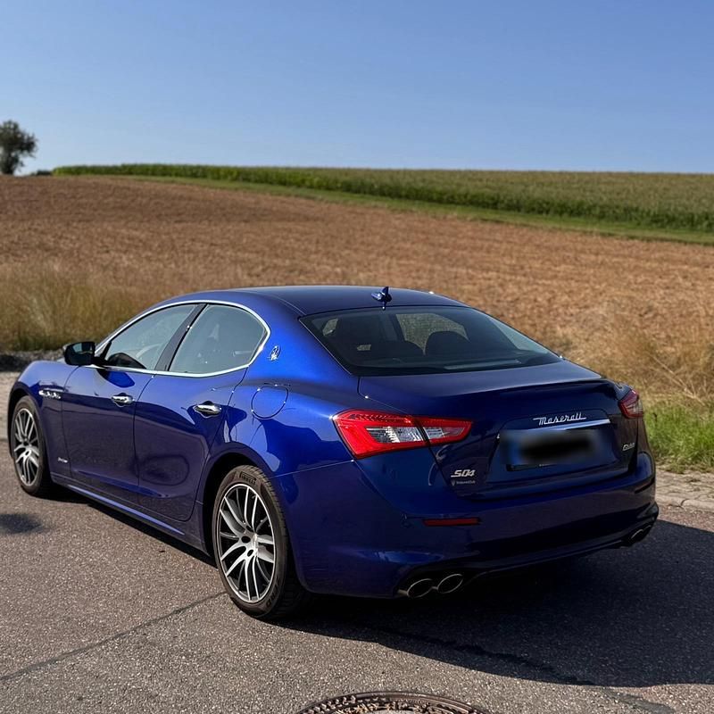 Blau Gebraucht 2018 Maserati Ghibli GranLusso Coupé | 35.500 € (Fairer Preis) - Bild 1/4