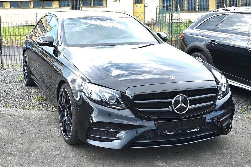 Gebraucht Mercedes E350 AMG line 299 PS (219 kW) 2019 Schwarz Limousine