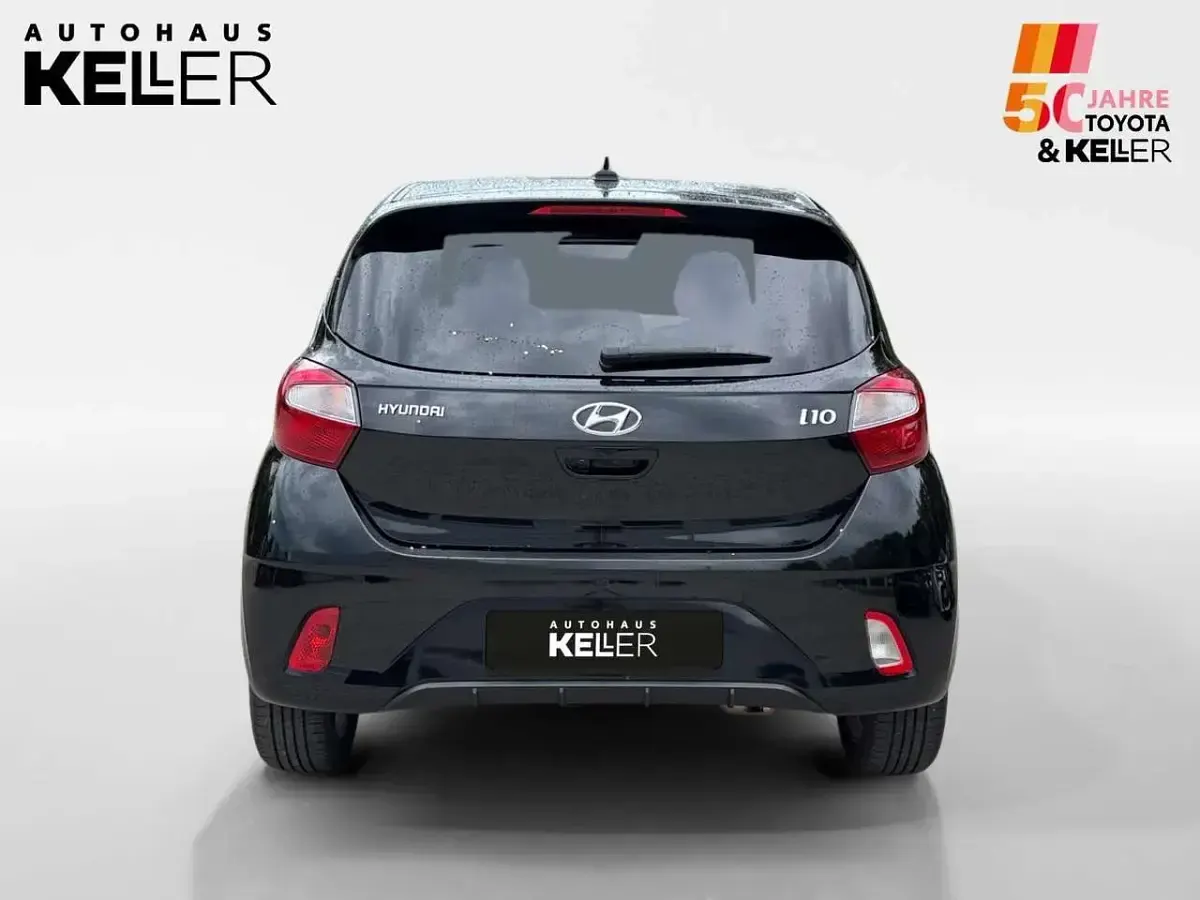 Gebraucht Hyundai i10 GO! 67 PS (49 kW) 2023 Phantom black / met Kleinwagen