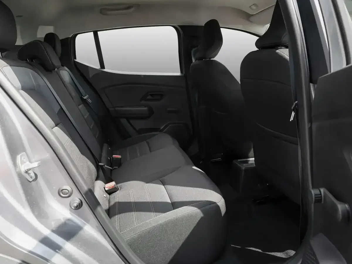 Neu Dacia Sandero Essentiel 114 PS (83 kW) 2026 Dolomitgrau Limousine