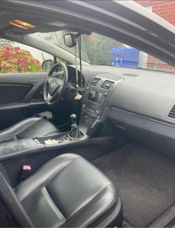 Schwarz Gebraucht 2010 Toyota Avensis Kombi | 4.100 € - Bild 1/4