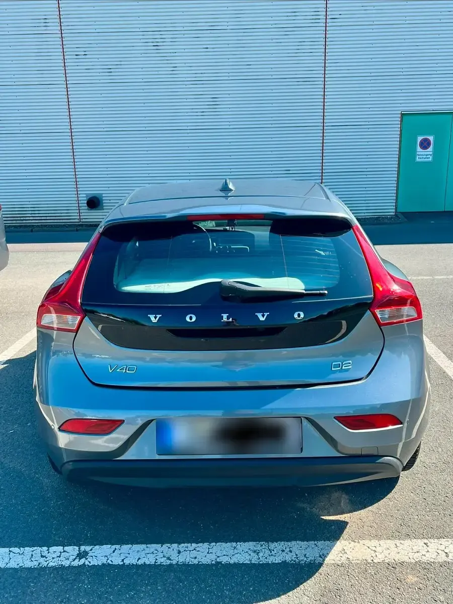 Gebraucht Volvo V40 114 PS (83 kW) 2014 Andere farben Limousine