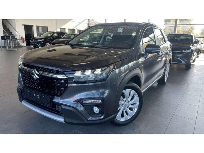 Grau Gebraucht 2025 Suzuki SX4 S-Cross Comfort SUV | 21.470 € (Superpreis) - Bild 1/4