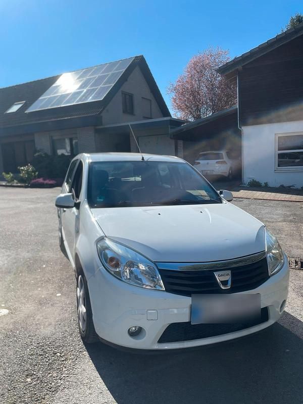 Gebraucht Dacia Sandero 75 PS (55 kW) 2008 Weiß Kleinwagen