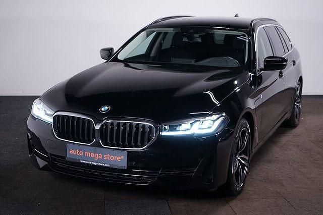 Schwarz Gebraucht 2021 BMW 530e Kombi | 26.444 € (Superpreis) - Bild 1/4