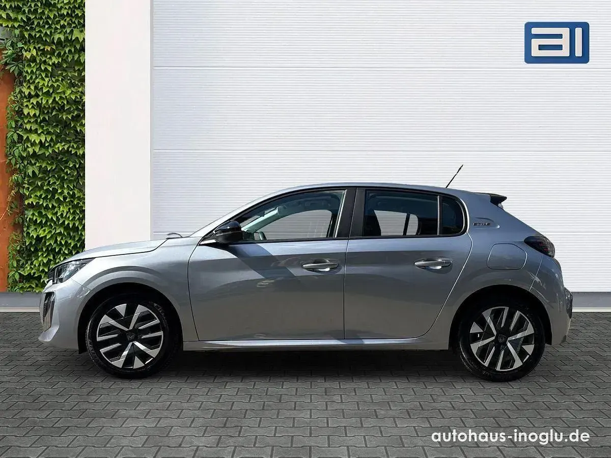 Gebraucht Peugeot 208 Style 101 PS (74 kW) 2025 Grau Kleinwagen
