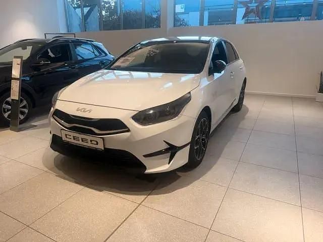 Usata Kia Ceed 101 CV (74 kW) 2024 Bianco Utilitaria