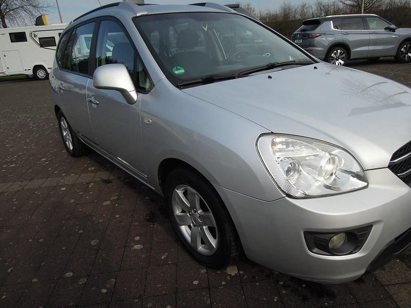 Gebraucht Kia Carens LX 144 PS (105 kW) 2008 Silber Van / Kleinbus