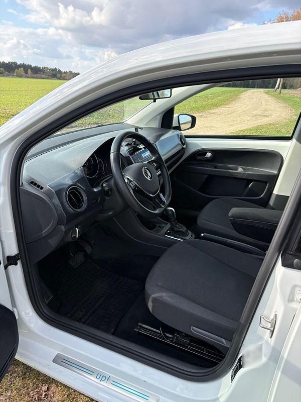 Second-hand VW e-up! 61 kW (83 CP) 2021 Alb Hatchback