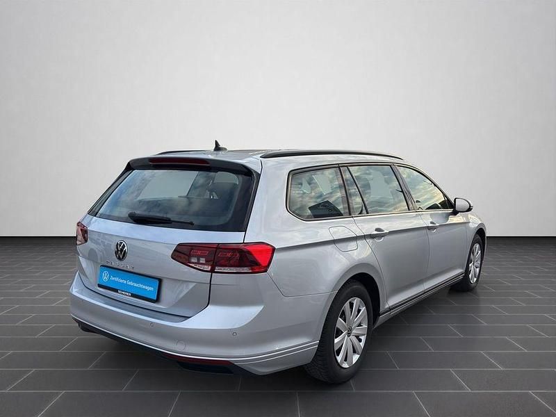 Gebraucht VW Passat Conceptline 150 PS (110 kW) 2023 Scale silver metallic (metallic) Kombi