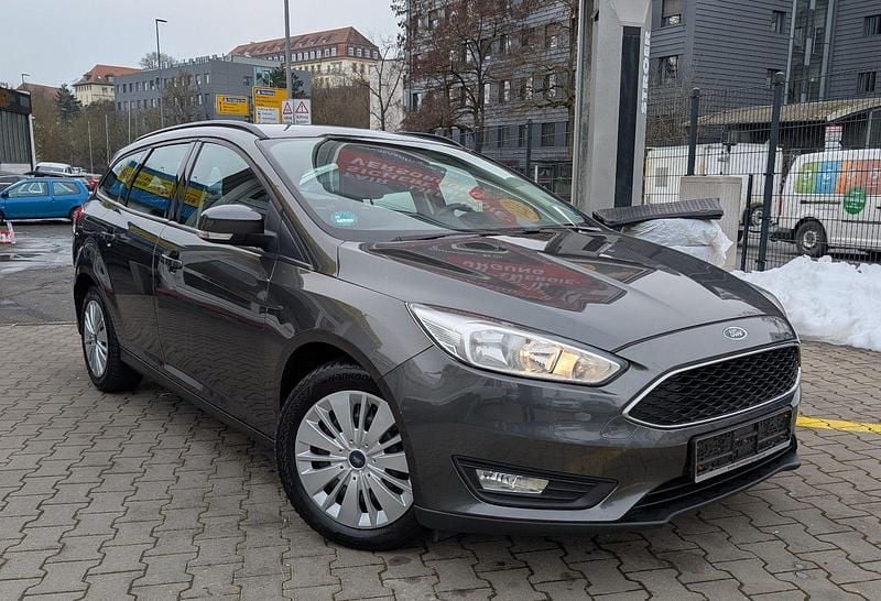 Gebraucht Ford Focus Business Edition 125 PS (91 kW) 2015 Grau Kombi
