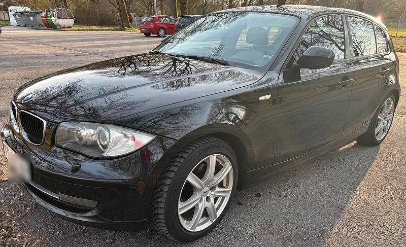 Gebraucht BMW 120 177 PS (130 kW) 2010 Schwarz Kleinwagen