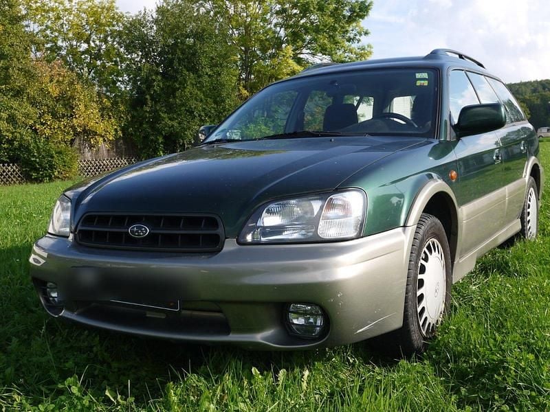 Grün Gebraucht 2001 Subaru Outback Kombi | 990 € - Bild 1/4