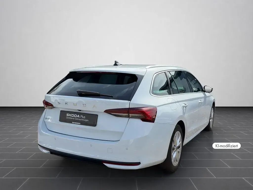 Gebraucht Skoda Octavia Tour 150 PS (110 kW) 2025 Moonweiß perleffekt Kombi