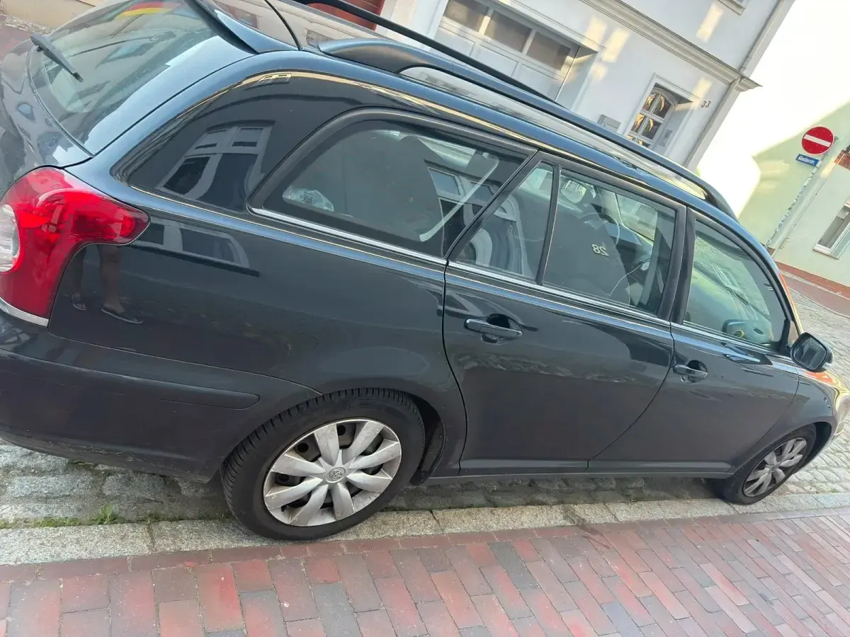 Gebraucht Toyota Avensis 126 PS (92 kW) 2009 Schwarz Kombi