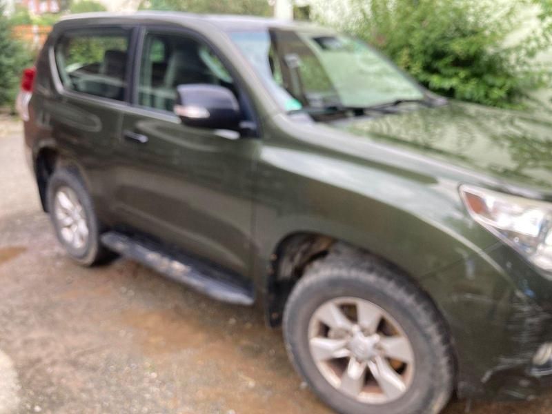 Grün Gebraucht 2010 Toyota Land Cruiser SUV | 8.000 € - Bild 1/4