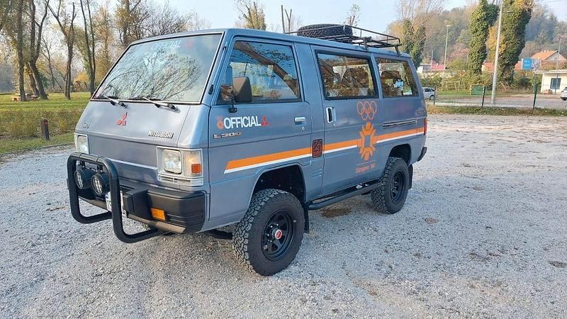 Blau Gebraucht 1983 Mitsubishi L300 SUV | 22.500 € - Bild 1/4