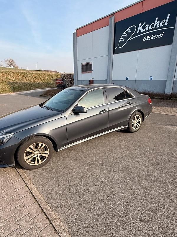 Gebraucht Mercedes E250 Avantgarde 204 PS (150 kW) 2013 Andere farben Limousine