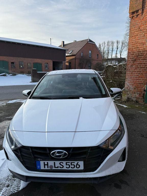 Gebraucht Hyundai i20 Select 84 PS (61 kW) 2022 Weiß Kleinwagen