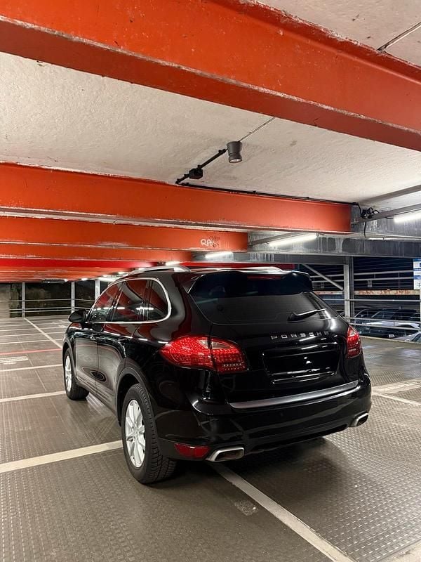Gebraucht Porsche Cayenne 240 PS (176 kW) 2011 Schwarz SUV