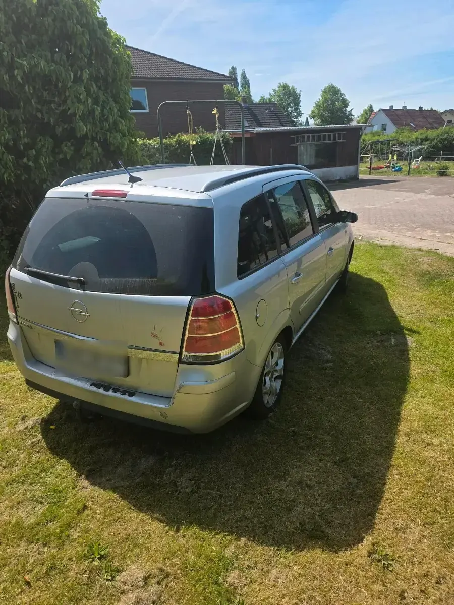 Gebraucht Opel Zafira 105 PS (77 kW) 2005 Silber Van / Kleinbus