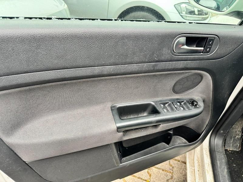 Gebraucht VW Golf VI Team 160 PS (117 kW) 2010 Candyweiß Kleinwagen
