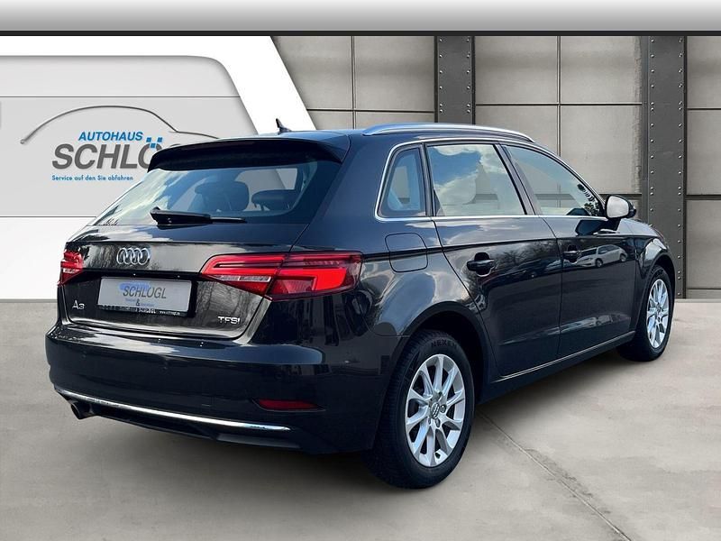 Gebraucht Audi A3 Sportback Design 116 PS (85 kW) 2017 Braun Kleinwagen