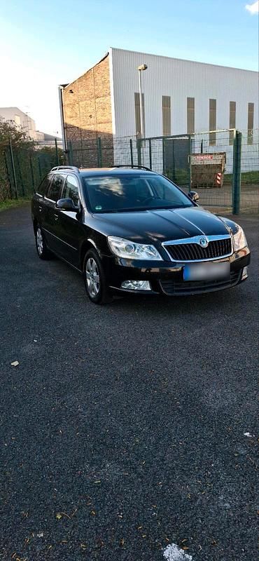 Gebraucht Skoda Octavia 105 PS (77 kW) 2011 Schwarz Kombi