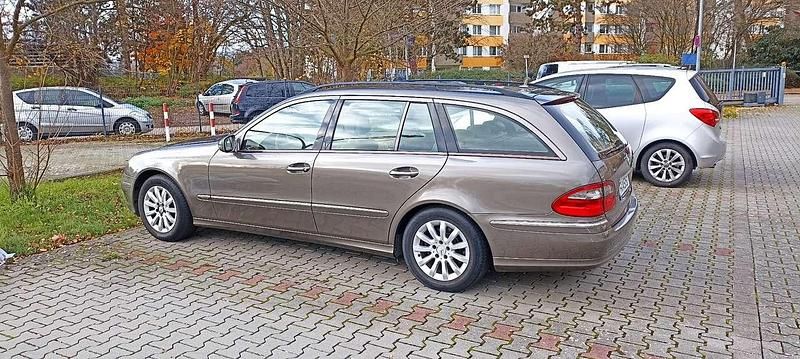 Gebraucht Mercedes E220 Elegance 170 PS (125 kW) 2007 Grau Kombi