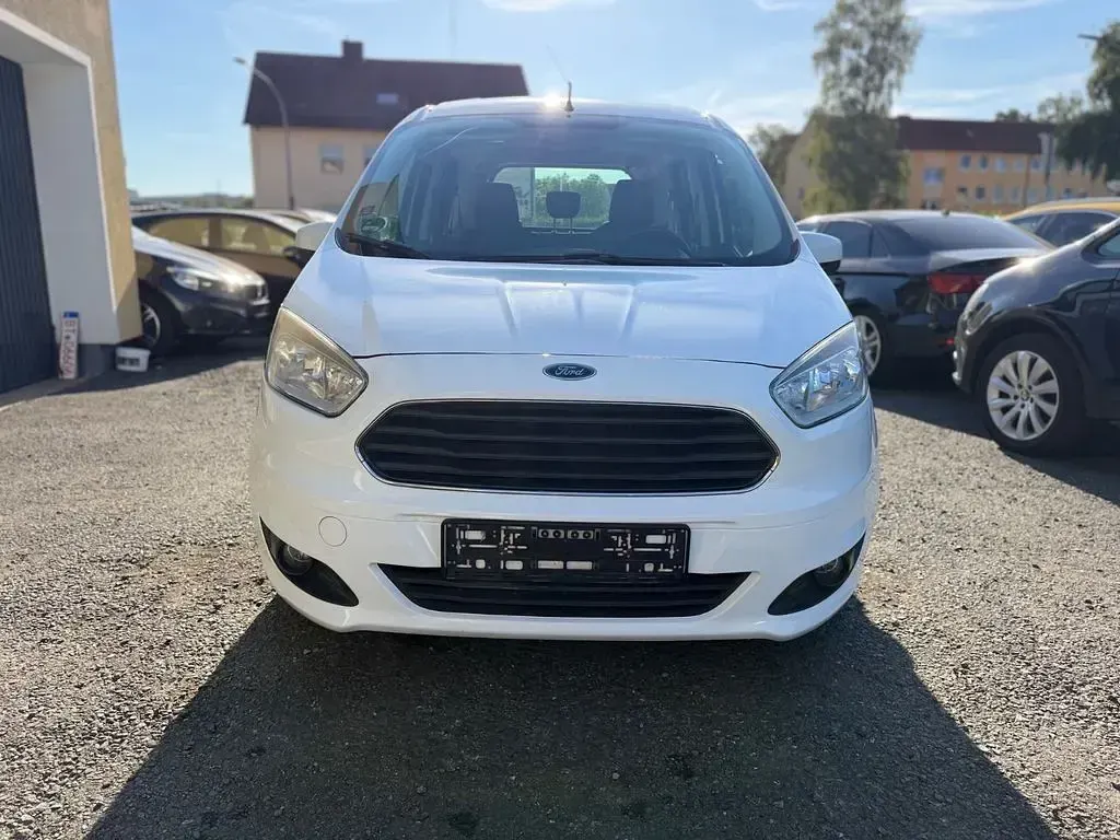 Gebraucht Ford Tourneo Courier Trend 97 PS (71 kW) 2015 Weiß Van / Kleinbus