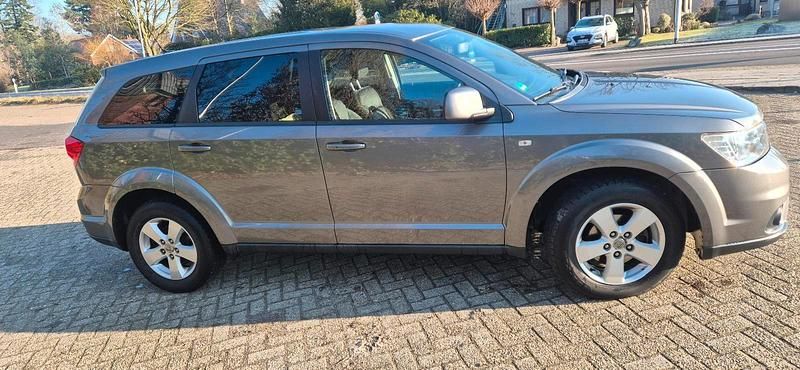 Gebraucht Fiat Freemont 140 PS (102 kW) 2011 Grau SUV
